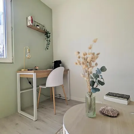 Au Calme Proche Centre Et Gare Apartament *