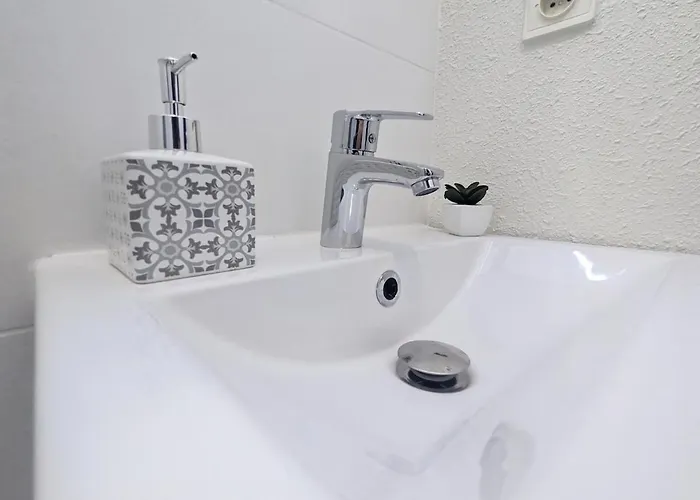 Au Calme Proche Centre Et Gare